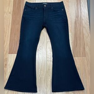 ❌SOLD! Express Sz 10S short Mid Rise Stretch+Supersoft Bell Flare Jeans